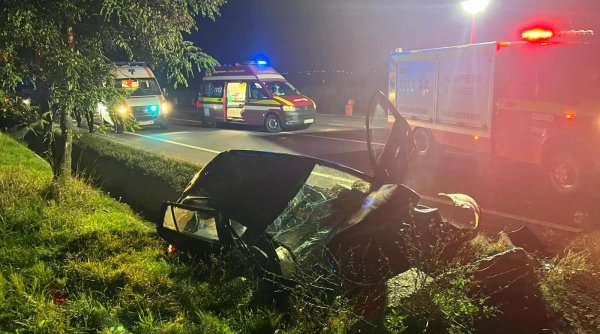 o soferita a ajuns la spital dupa ce s a izbit cu masina intr un cap de pod o soferita a ajuns la spital dupa ce s a izbit cu masina intr un cap de pod