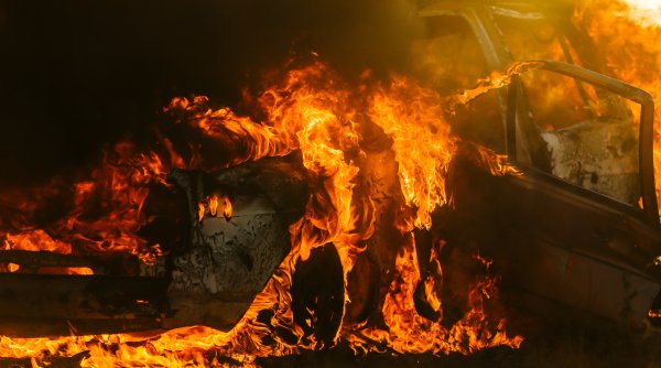 autoutilitara de colectare a laptelui mistuita de flacari la boroaia