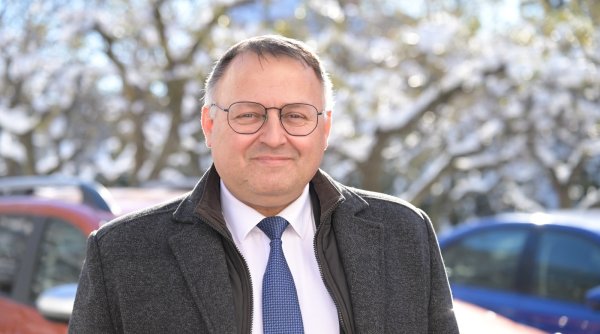 astazi cristian sologon a votat alaturi de sotia sa astazi cristian sologon a votat alaturi de sotia sa