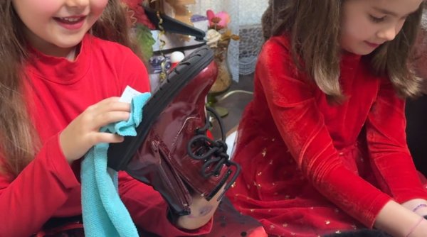 mos nicolae a ajuns la toti copiii din judetul suceava dorintele celor mici au fost indeplinite