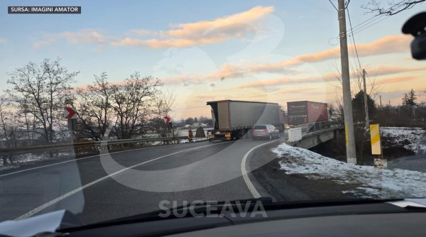 o camioneta si un tir au fost implicate intr un impact puternic la boroai o camioneta si un tir au fost implicate intr un impact puternic la boroai