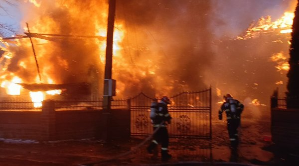 incendiu violent intr o gospodarie din capu campului in prima zi a anului interventie cu sase incendiu violent intr o gospodarie din capu campului in prima zi a anului interventie cu sase