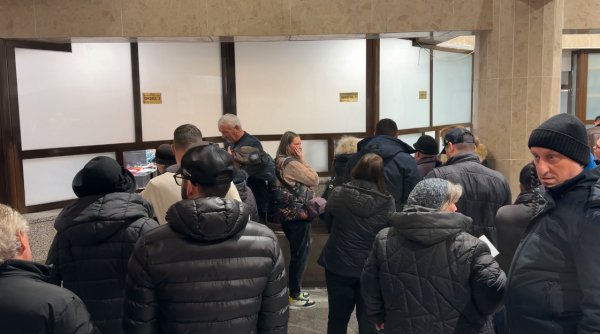 cozi la ghiseele din primaria suceava sucevenii vin sa plateasca taxele cozi la ghiseele din primaria suceava sucevenii vin sa plateasca taxele