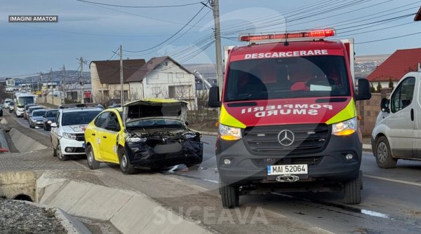 avarii majore produse din neatentie un taximetrist s a izbit intr o masina din fata sa avarii majore produse din neatentie un taximetrist s a izbit intr o masina din fata sa