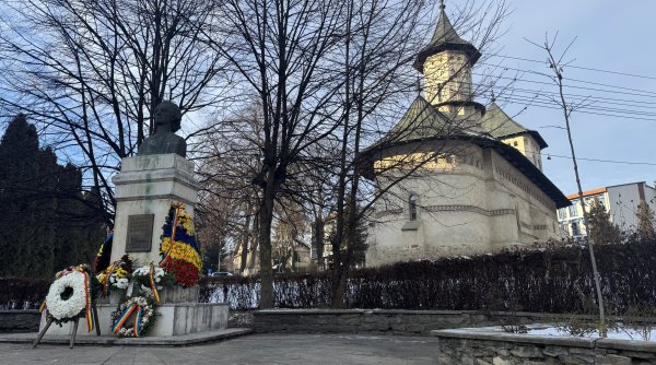 comemorarea poetului mihai eminescu la statuia sa din municipiul suceava comemorarea poetului mihai eminescu la statuia sa din municipiul suceava
