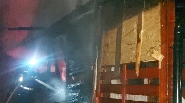 o improvizatie electrica a distrus aproximativ 120 de metri patrati dintr o casa in satul varfu o improvizatie electrica a distrus aproximativ 120 de metri patrati dintr o casa in satul varfu