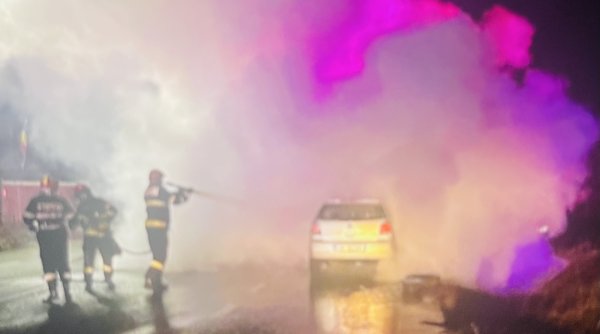 masina unui sucevean cuprinsa de flacari in trafic pe un drum din judetul iasi masina unui sucevean cuprinsa de flacari in trafic pe un drum din judetul iasi