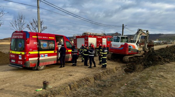 interventie contracronometru in prisacani barbat salvat dupa ce un mal de pamant s a prabusit peste interventie contracronometru in prisacani barbat salvat dupa ce un mal de pamant s a prabusit peste