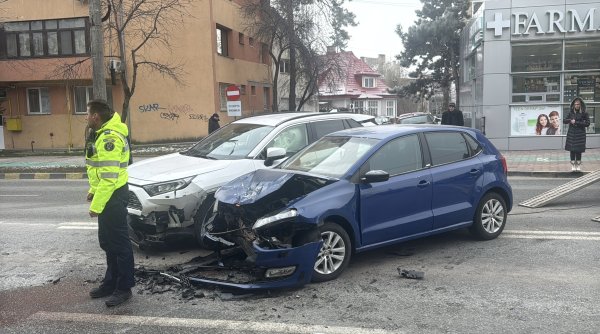 bulevardul ana ipatescu scena unui nou accident rutier cu doua masini implicate