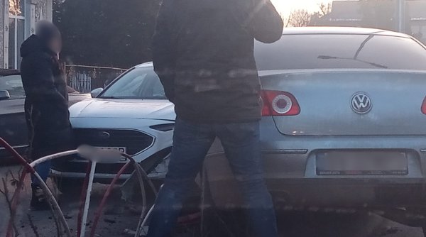 o masina care dadea cu spatele a provocat un accident in lant implicand trei autoturisme o masina care dadea cu spatele a provocat un accident in lant implicand trei autoturisme
