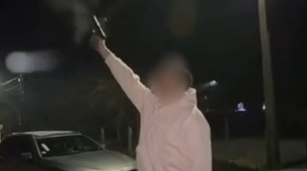 au tras focuri cu pistolul in public s au filmat si s au ales cu dosar penal au tras focuri cu pistolul in public s au filmat si s au ales cu dosar penal