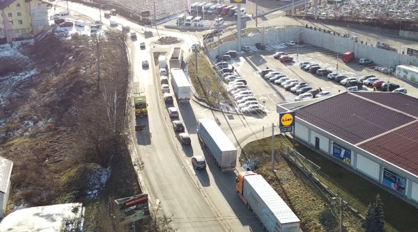 trafic paralizat sambata in municipiul falticeni din cauza unui tir defect trafic paralizat sambata in municipiul falticeni din cauza unui tir defect