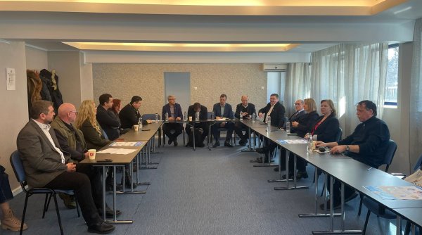 dascalii suceveni interesati de dezbaterea planurilor cadru pentru liceu dascalii suceveni interesati de dezbaterea planurilor cadru pentru liceu
