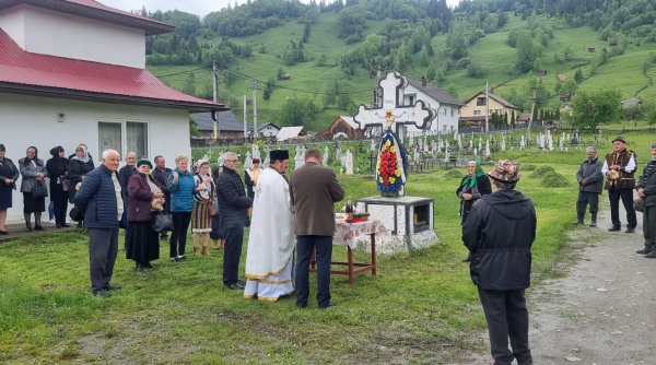 ziua eroilor marcata cu doua slujbe in comuna crucea ziua eroilor marcata cu doua slujbe in comuna crucea