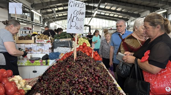 ciresele si capsunile romanesti vedetele tarabelor din pietele sucevene