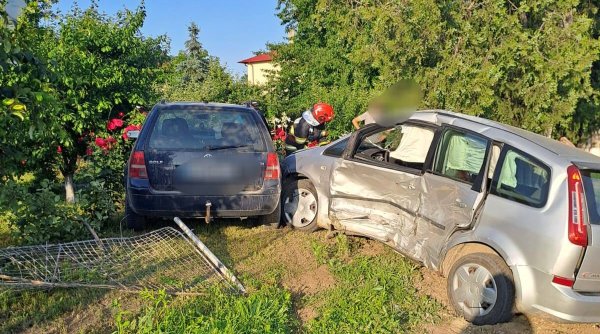 doua masini au fost distruse si s au oprit intr o curte intr un accident din flamanzi doua masini au fost distruse si s au oprit intr o curte intr un accident din flamanzi