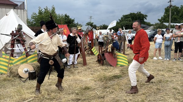 orasul dolhasca a gazduit duminica un festival medieval privat organizat de un antreprenor local orasul dolhasca a gazduit duminica un festival medieval privat organizat de un antreprenor local