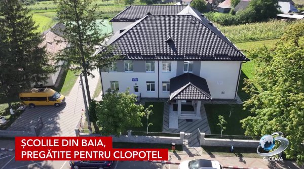 scolile din baia pregatite pentru clopotel