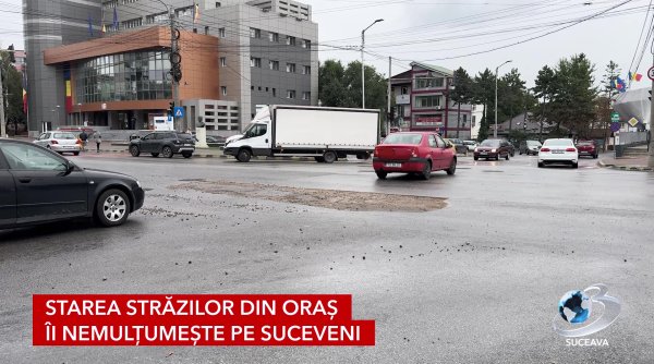 groapa aparuta de luni de zile in fata primariei chin zilnic pentru mii de soferi groapa aparuta de luni de zile in fata primariei chin zilnic pentru mii de soferi