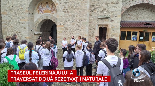 tineri in pelerinaj intre manastirile dragomirna si patrauti