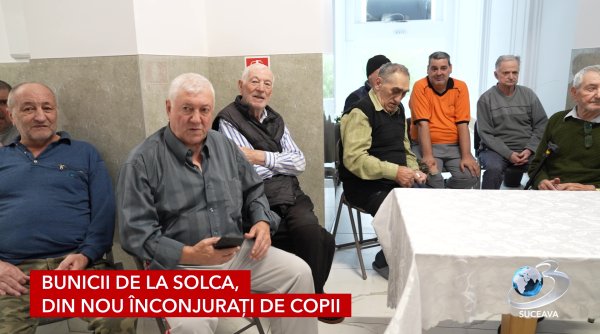 bunicii de la solca din nou inconjurati de copii
