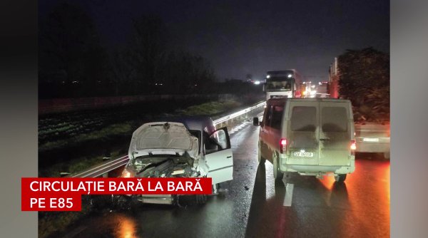 roata unui autotren s a desprins din mers si a lovit un autoturism