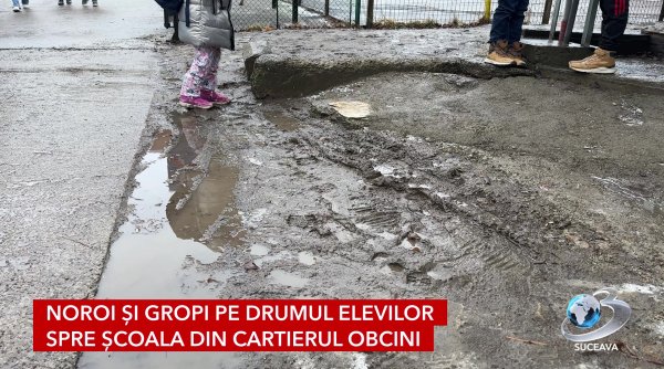 noroi si gropi pe drumul elevilor spre scoala din cartierul obcini