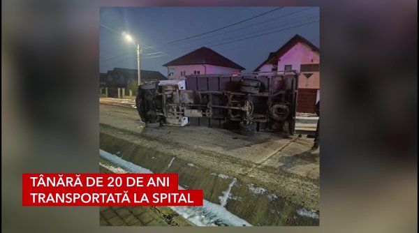 accident in scheia autoutilitara rasturnata dupa ce nu a oprit la stop