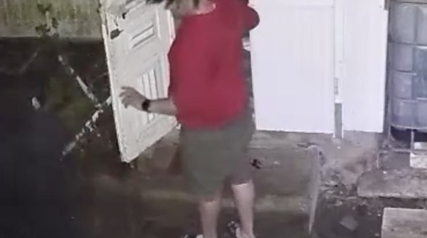 trei tineri din botosani au fost arestati dupa ce au intrat peste un om in casa