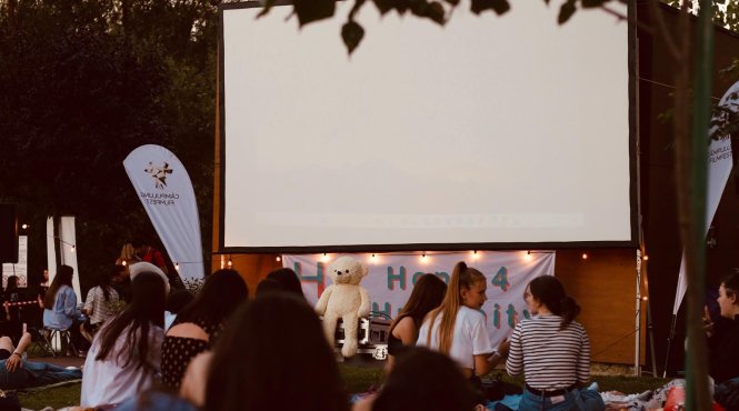 filme in aer liber si seri de dans in suceava