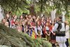 Sute de oameni s-au adunat în centrul localității de Ziua Comunei Boroaia, într-o zi însorită după ploi îndelungate 10581