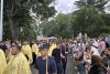 Mii de credincioși, prezenți la procesiunea „Calea Sfântului” cu moaștele Sfântului Mare Mucenic Ioan cel Nou de la Suceava 10885