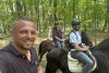 Principele Nicolae și prietenul său, Nigel Baker, în vizită la centrul de echitație „Pe cai la Mitoc” din Bucovina 10940
